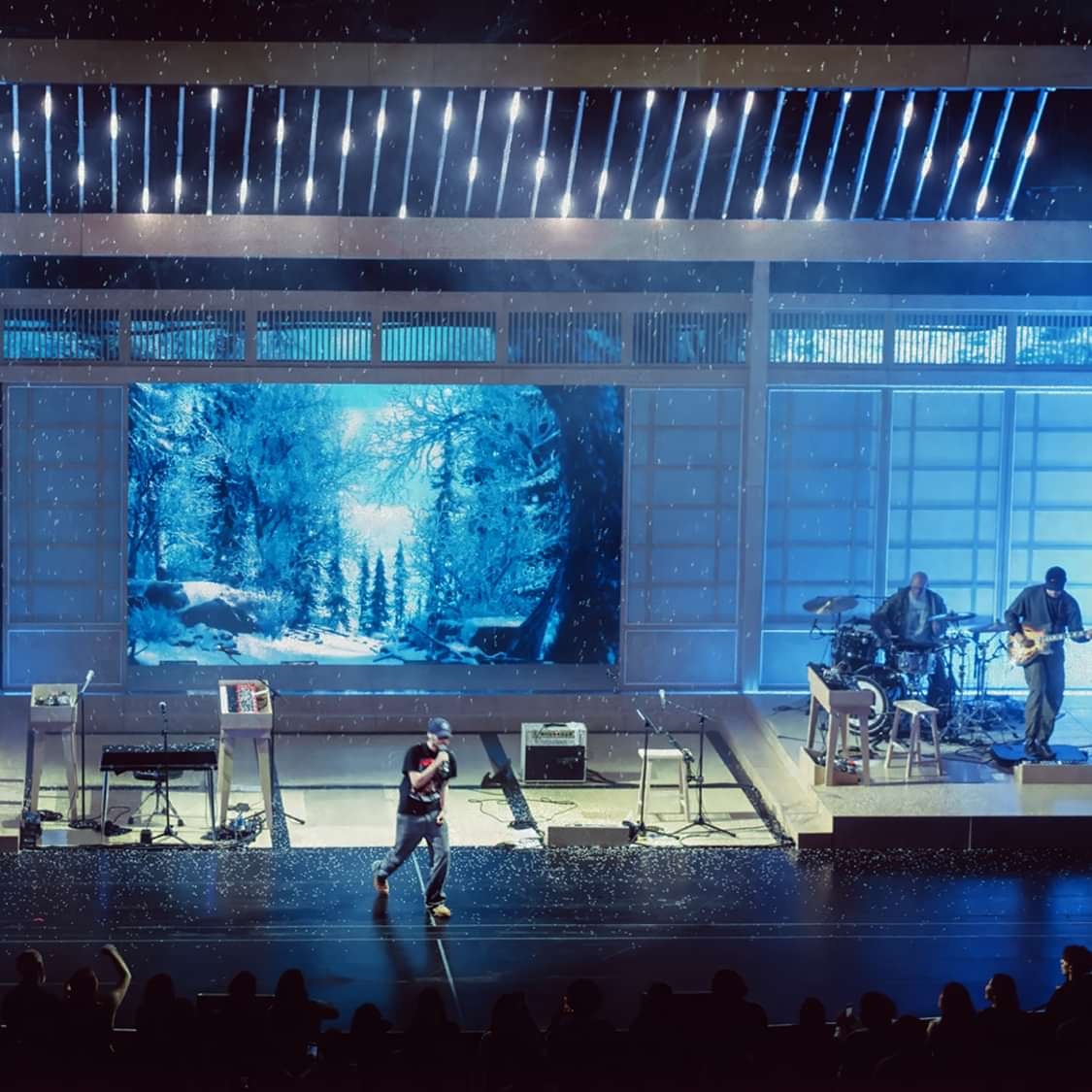Rex Orange County concert lighting and visuals